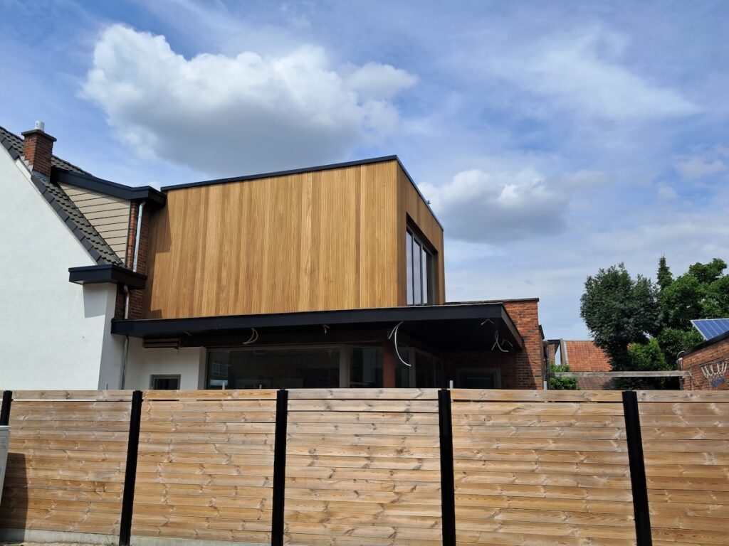 Gevel bekleed met Ayous Ribble gevelbekleding